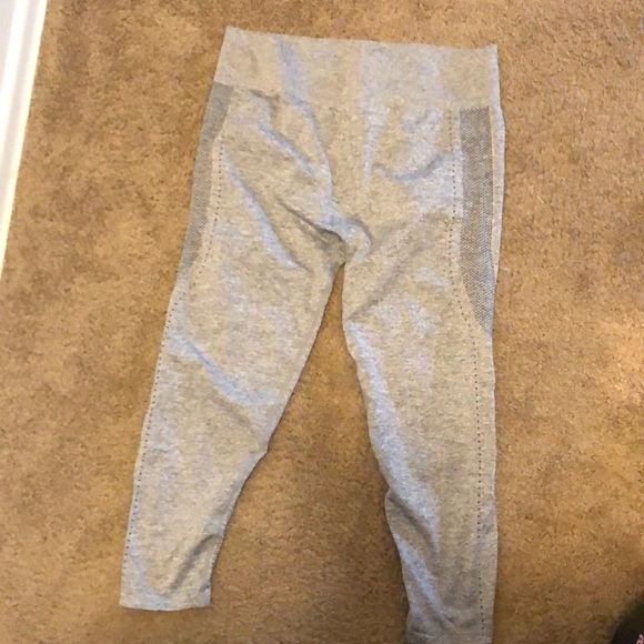 Fabletics Cropped Legging - Picture 1 of 5